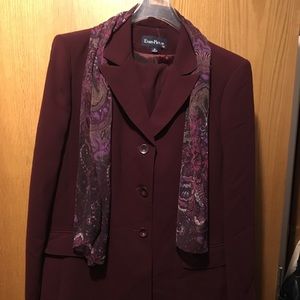 NWT Evan Picone suit. Fully lined size 16